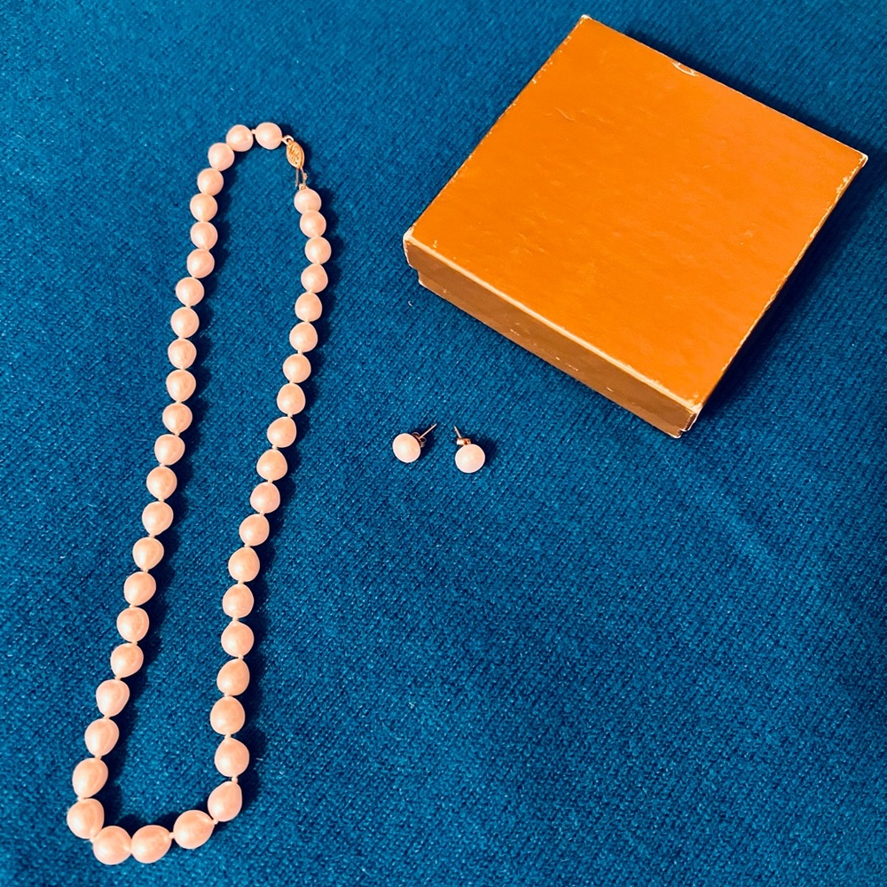 Elegant Pearl Necklace & Earrings Set